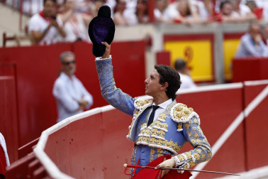 Fotos de la tercera corrida de la Feria del Toro 2026 con toros de Victoriano del Río para los diestros Alejandro Talavante, Roca Rey y David de Miranda