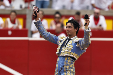 Fotos de la tercera corrida de la Feria del Toro 2026 con toros de Victoriano del Río para los diestros Alejandro Talavante, Roca Rey y David de Miranda