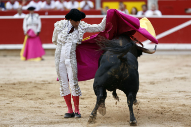 Fotos de la tercera corrida de la Feria del Toro 2026 con toros de Victoriano del Río para los diestros Alejandro Talavante, Roca Rey y David de Miranda