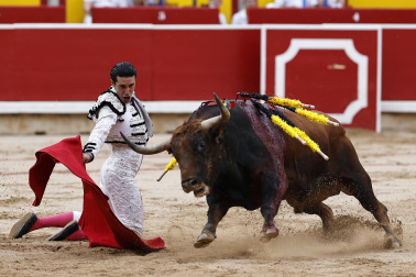 Fotos de la tercera corrida de la Feria del Toro 2026 con toros de Victoriano del Río para los diestros Alejandro Talavante, Roca Rey y David de Miranda
