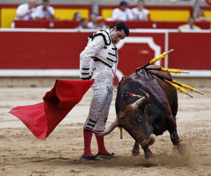 Fotos de la tercera corrida de la Feria del Toro 2026 con toros de Victoriano del Río para los diestros Alejandro Talavante, Roca Rey y David de Miranda