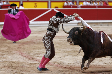Fotos de la tercera corrida de la Feria del Toro 2026 con toros de Victoriano del Río para los diestros Alejandro Talavante, Roca Rey y David de Miranda