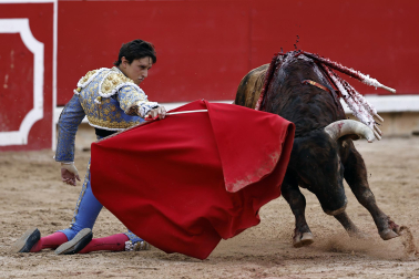 Fotos de la tercera corrida de la Feria del Toro 2026 con toros de Victoriano del Río para los diestros Alejandro Talavante, Roca Rey y David de Miranda