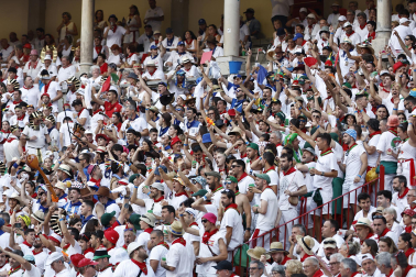 Fotos de la tercera corrida de la Feria del Toro 2026 con toros de Victoriano del Río para los diestros Alejandro Talavante, Roca Rey y David de Miranda