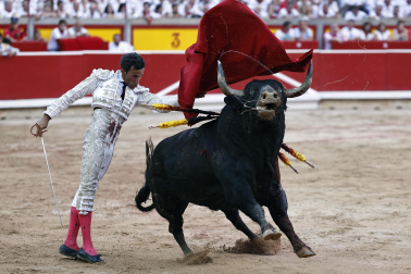 Fotos de la tercera corrida de la Feria del Toro 2026 con toros de Victoriano del Río para los diestros Alejandro Talavante, Roca Rey y David de Miranda