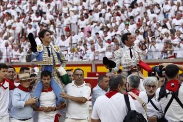 Fotos de la tercera corrida de la Feria del Toro 2026 con toros de Victoriano del Río para los diestros Alejandro Talavante, Roca Rey y David de Miranda