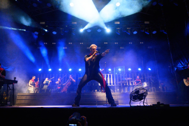 Fotos del concierto de Shinova en la plaza del Castillo