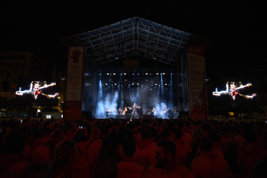 Fotos del concierto de Shinova en la plaza del Castillo