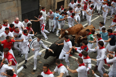 Fotos del cuarto encierro de San Fermín 2026 en Pamplona