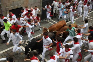 Fotos del cuarto encierro de San Fermín 2026 en Pamplona