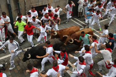 Fotos del cuarto encierro de San Fermín 2026 en Pamplona