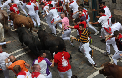 Fotos del cuarto encierro de San Fermín 2026 en Pamplona