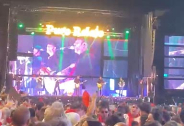 Antoniutti vibra con Puro Relajo en su concierto de San Fermín 2026.