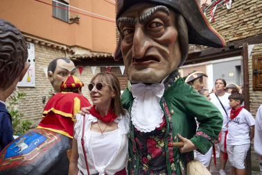 Foto de la salida de la Comparsa de Gigantes y Cabezudos este 10 de julio de San Fermín 2026.