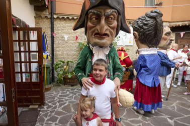 Foto de la salida de la Comparsa de Gigantes y Cabezudos este 10 de julio de San Fermín 2026.