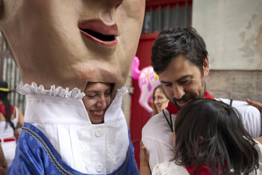 Foto de la salida de la Comparsa de Gigantes y Cabezudos este 10 de julio de San Fermín 2026.