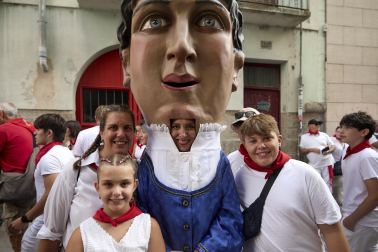 Foto de la salida de la Comparsa de Gigantes y Cabezudos este 10 de julio de San Fermín 2026.