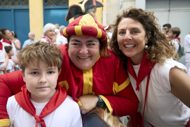 Foto de la salida de la Comparsa de Gigantes y Cabezudos este 10 de julio de San Fermín 2026.