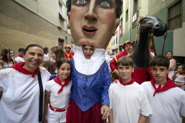 Foto de la salida de la Comparsa de Gigantes y Cabezudos este 10 de julio de San Fermín 2026.