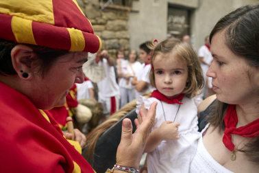Foto de la salida de la Comparsa de Gigantes y Cabezudos este 10 de julio de San Fermín 2026.