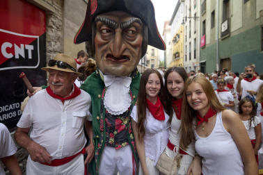 Foto de la salida de la Comparsa de Gigantes y Cabezudos este 10 de julio de San Fermín 2026.