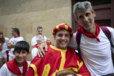 Foto de la salida de la Comparsa de Gigantes y Cabezudos este 10 de julio de San Fermín 2026.