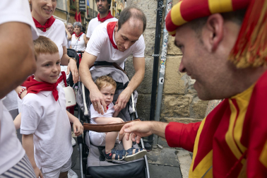 Foto de la salida de la Comparsa de Gigantes y Cabezudos este 10 de julio de San Fermín 2026.