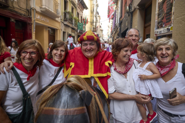 Foto de la salida de la Comparsa de Gigantes y Cabezudos este 10 de julio de San Fermín 2026.