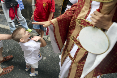 Foto de la salida de la Comparsa de Gigantes y Cabezudos este 10 de julio de San Fermín 2026.