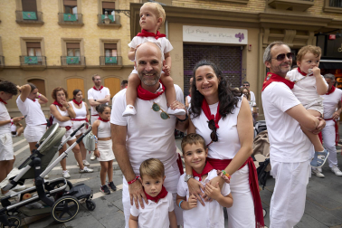 Foto de la salida de la Comparsa de Gigantes y Cabezudos este 10 de julio de San Fermín 2026.