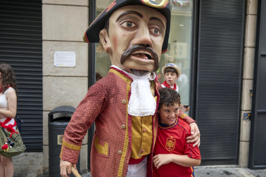 Foto de la salida de la Comparsa de Gigantes y Cabezudos este 10 de julio de San Fermín 2026.