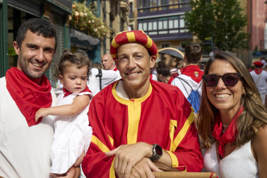 Foto de la salida de la Comparsa de Gigantes y Cabezudos este 10 de julio de San Fermín 2026.