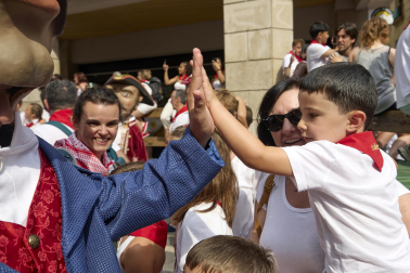 Foto de la salida de la Comparsa de Gigantes y Cabezudos este 10 de julio de San Fermín 2026.