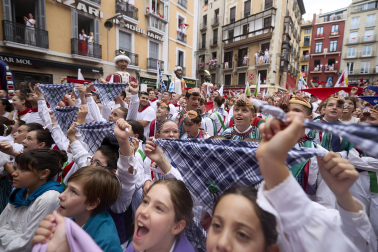 Foto de la salida de la Comparsa de Gigantes y Cabezudos este 10 de julio de San Fermín 2026.