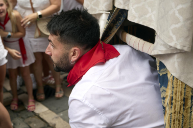 Foto de la salida de la Comparsa de Gigantes y Cabezudos este 10 de julio de San Fermín 2026.