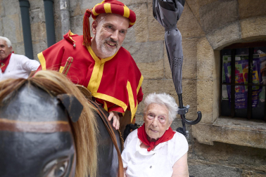 Foto de la salida de la Comparsa de Gigantes y Cabezudos este 10 de julio de San Fermín 2026.