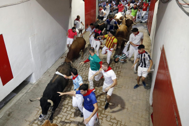Foto del pisotón que ha dejado en la UCI a un corredor del cuarto encierro de San Fermín 2026