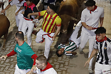 Foto del pisotón que ha dejado en la UCI a un corredor del cuarto encierro de San Fermín 2026