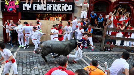 Fotos del quinto encierro de San Fermín 2026 en Pamplona