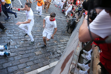 Fotos del quinto encierro de San Fermín 2026 en Pamplona