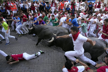 Fotos del quinto encierro de San Fermín 2026 en Pamplona