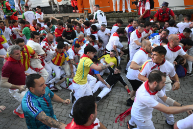 Fotos del quinto encierro de San Fermín 2026 en Pamplona