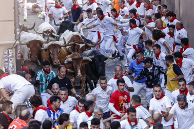 Fotos del quinto encierro de San Fermín 2026 en Pamplona