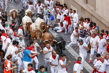 Fotos del quinto encierro de San Fermín 2026 en Pamplona