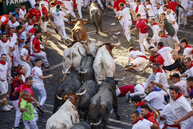 Fotos del quinto encierro de San Fermín 2026 en Pamplona