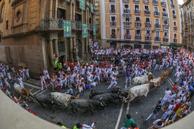 Fotos del quinto encierro de San Fermín 2026 en Pamplona
