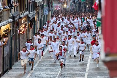 Fotos del quinto encierro de San Fermín 2026 en Pamplona