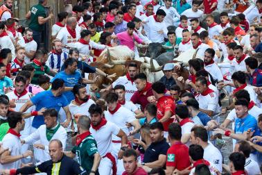 Fotos del quinto encierro de San Fermín 2026 en Pamplona