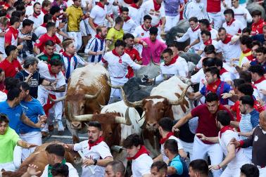 Fotos del quinto encierro de San Fermín 2026 en Pamplona