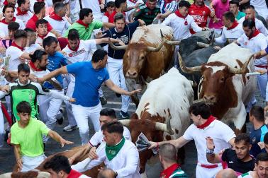 Fotos del quinto encierro de San Fermín 2026 en Pamplona